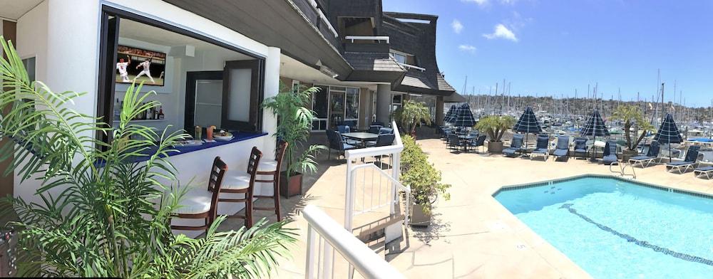 Bay Club Hotel And Marina San Diego Exterior photo