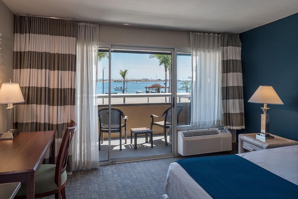 Bay Club Hotel And Marina San Diego Exterior photo