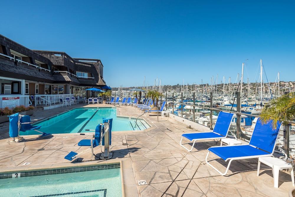 Bay Club Hotel And Marina San Diego Exterior photo