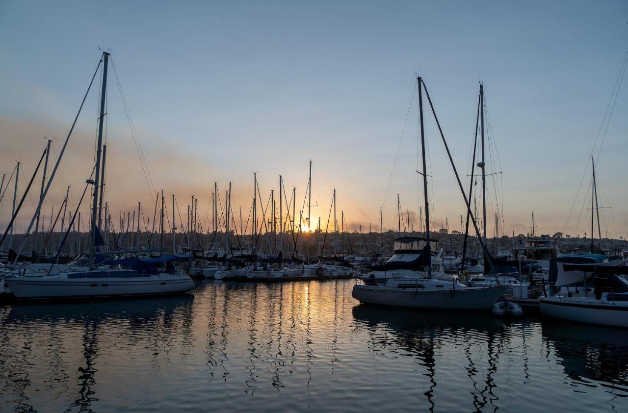 Bay Club Hotel And Marina San Diego Exterior photo