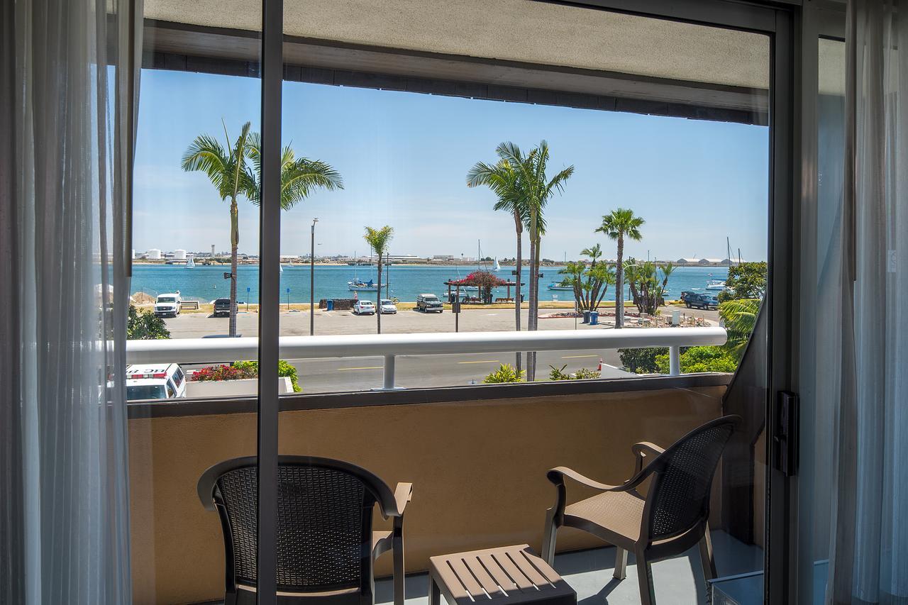 Bay Club Hotel And Marina San Diego Exterior photo