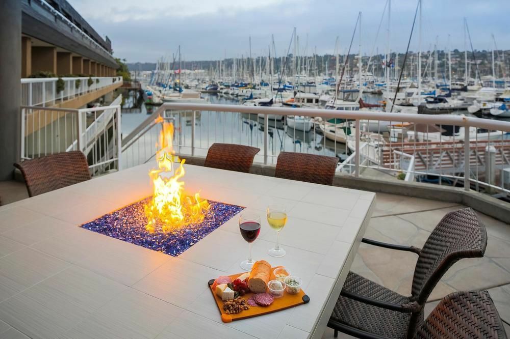 Bay Club Hotel And Marina San Diego Exterior photo