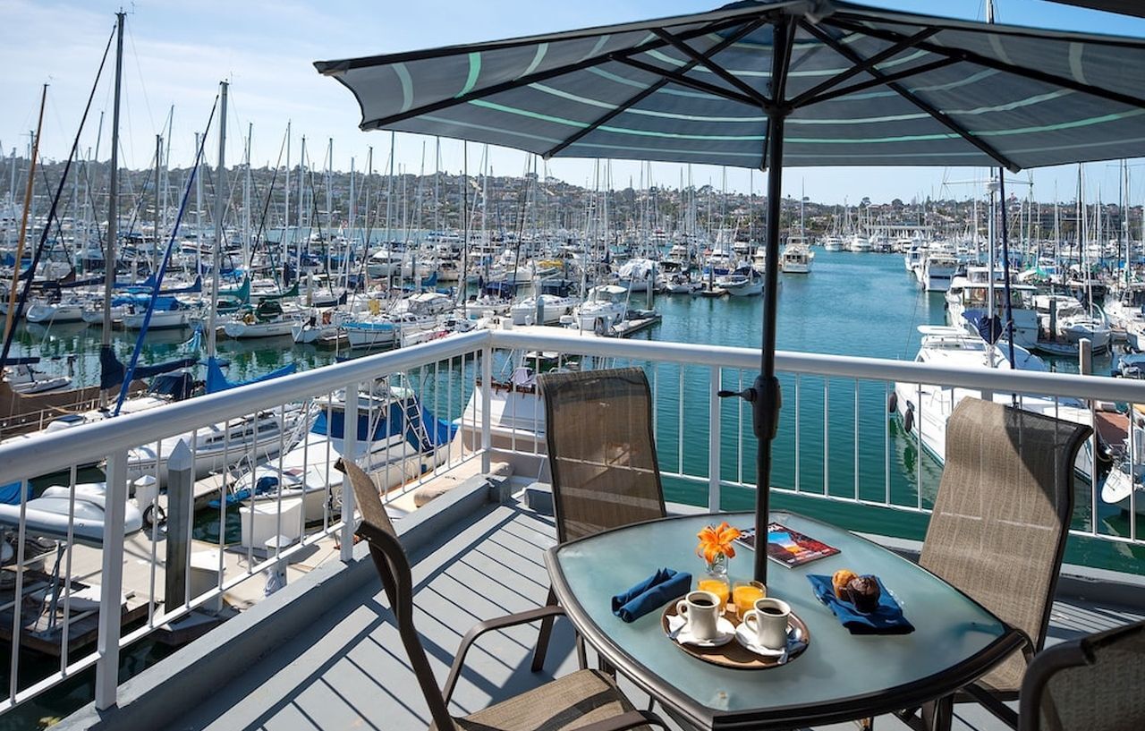 Bay Club Hotel And Marina San Diego Exterior photo